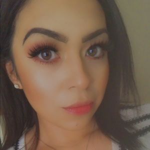 Meet your Posher, Claudia